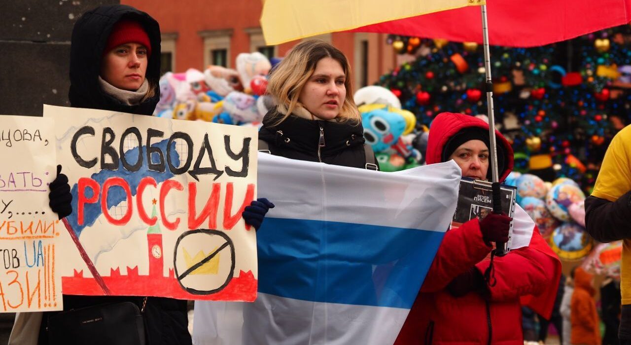 Фоторепортаж с митинга «Россия без Путина» в Варшаве